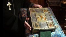Святыни храма Казанской иконы в Вырице Ленобласти показали прихожанам Святыни храма Казанской иконы в Вырице Ленобласти показали прихожанам
