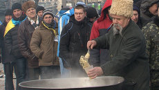 Протестные стихи и очереди за едой - как живет палаточный городок на Майдане Протестные стихи и очереди за едой - как живет палаточный городок на Майдане