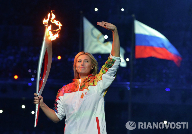 Олимпийский огонь на стадион внесла знаменитая теннисистка Мария Шарапова. Олимпийский огонь на стадион внесла знаменитая теннисистка Мария Шарапова.