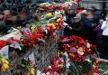 Цветы в память о погибших в столкновениях между сторонниками оппозиции и сотрудниками правоохранительных органов в Киеве, Украина Цветы в память о погибших в столкновениях между сторонниками оппозиции и сотрудниками правоохранительных органов в Киеве, Украина