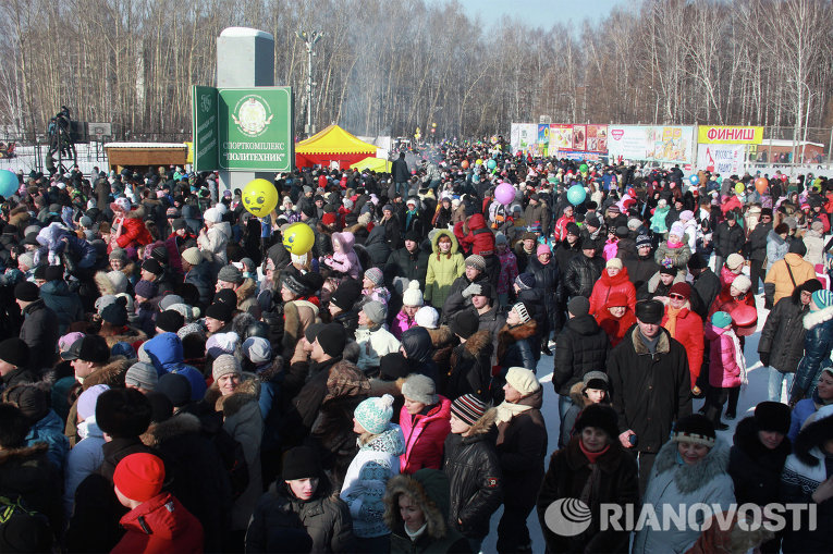 Празднование Масленицы в Томске на стадионе Политехник Празднование Масленицы в Томске на стадионе Политехник